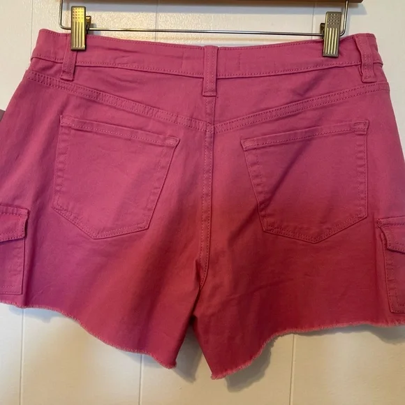 Pink cargo shorts - Picture 3 of 3